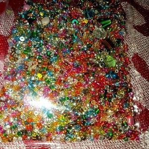 Lot 5 of mixed bag of multicolor beads